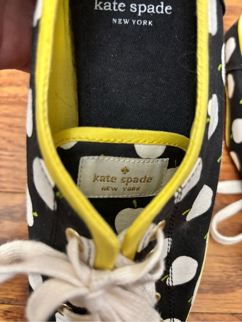 Kate Spade x Keds White Black Yellow Apple Print Canvas Sneaker Women’s Size 8.5 - Picture 10 of 10